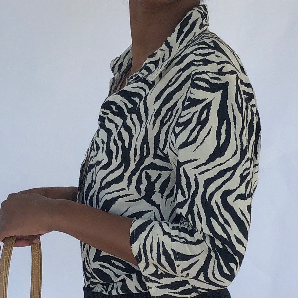 Zebra print button down collar blouse - Picture 4 of 5